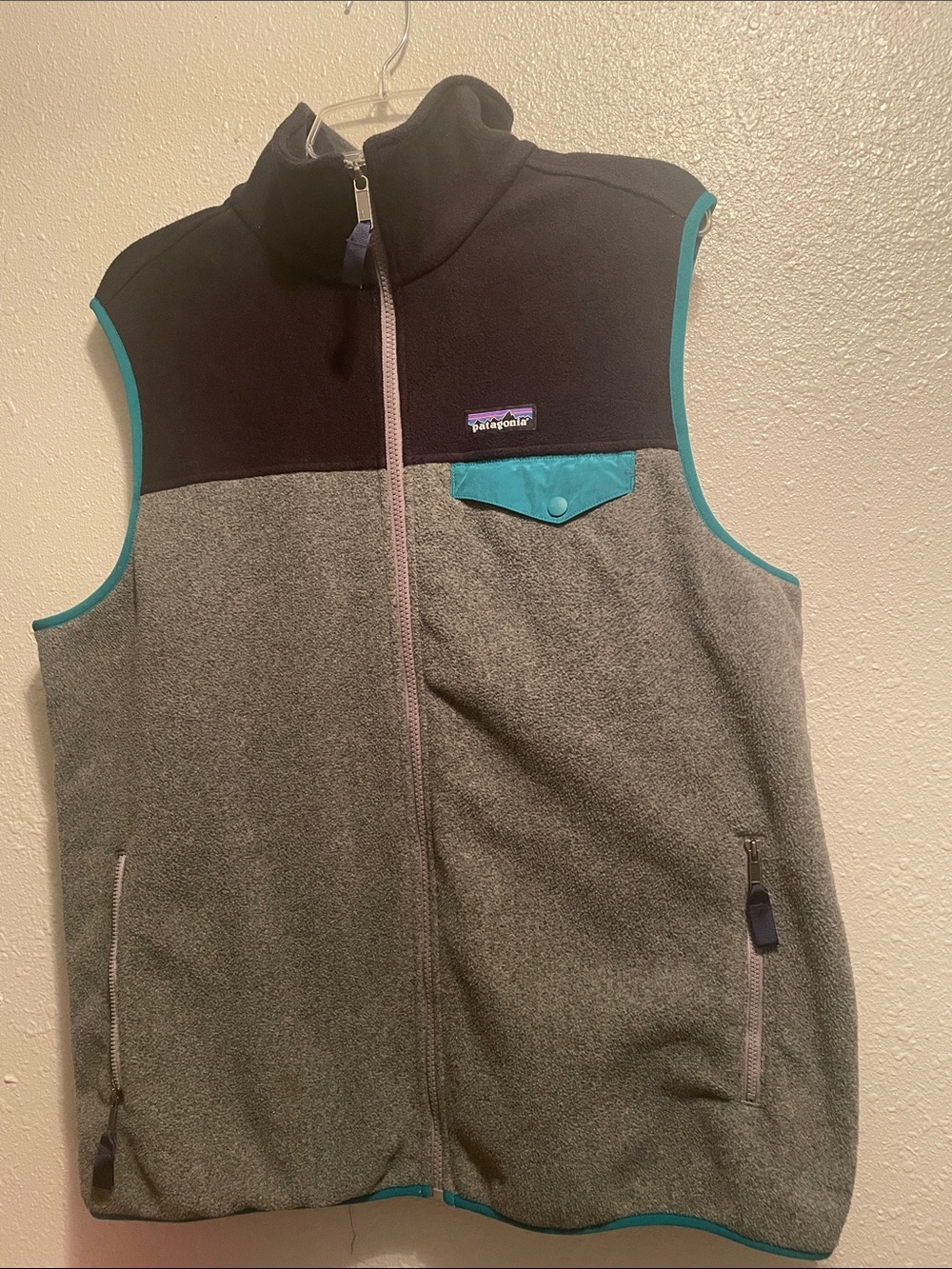 Patagonia Men’s Black, Gray & Teal Fleece Vest